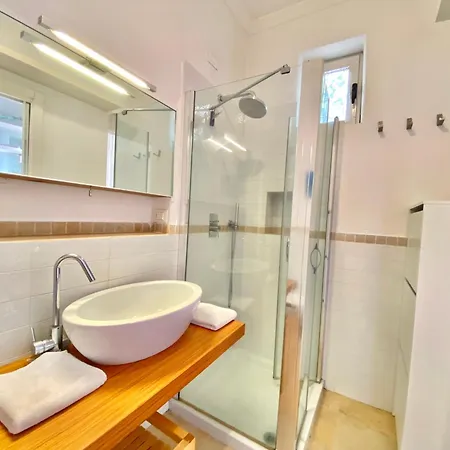 Coluccio B&b, In Coorte Di Prestigio Milanese, Collegato Con Il Centro Di E Rho Fiera